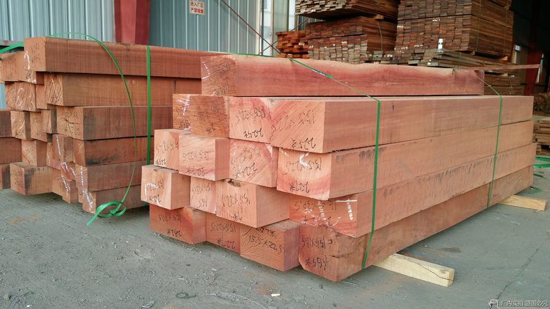 地暖实木三层地板：温暖与品质的双重选择**